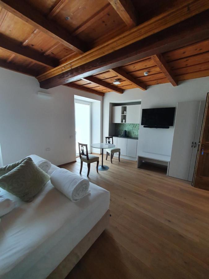 Casa Castagna 1620 Acomodação com café da manhã Mergozzo Exterior foto