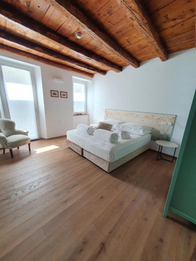 Casa Castagna 1620 Acomodação com café da manhã Mergozzo Exterior foto